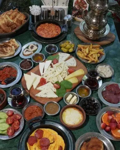 فطور قريب من آيا صوفيا والجامع الأزرق