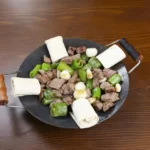 Тушёная говядина с перцем и луком